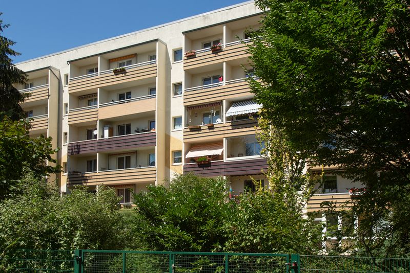 3-Raum-Wohnung mit Balkon, direkte Straßenbahnanbindung!